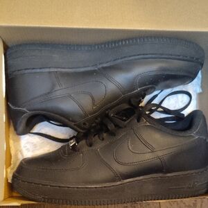 Nike Air Force 1 Black Men's Sneakers 7Y / 8.5w